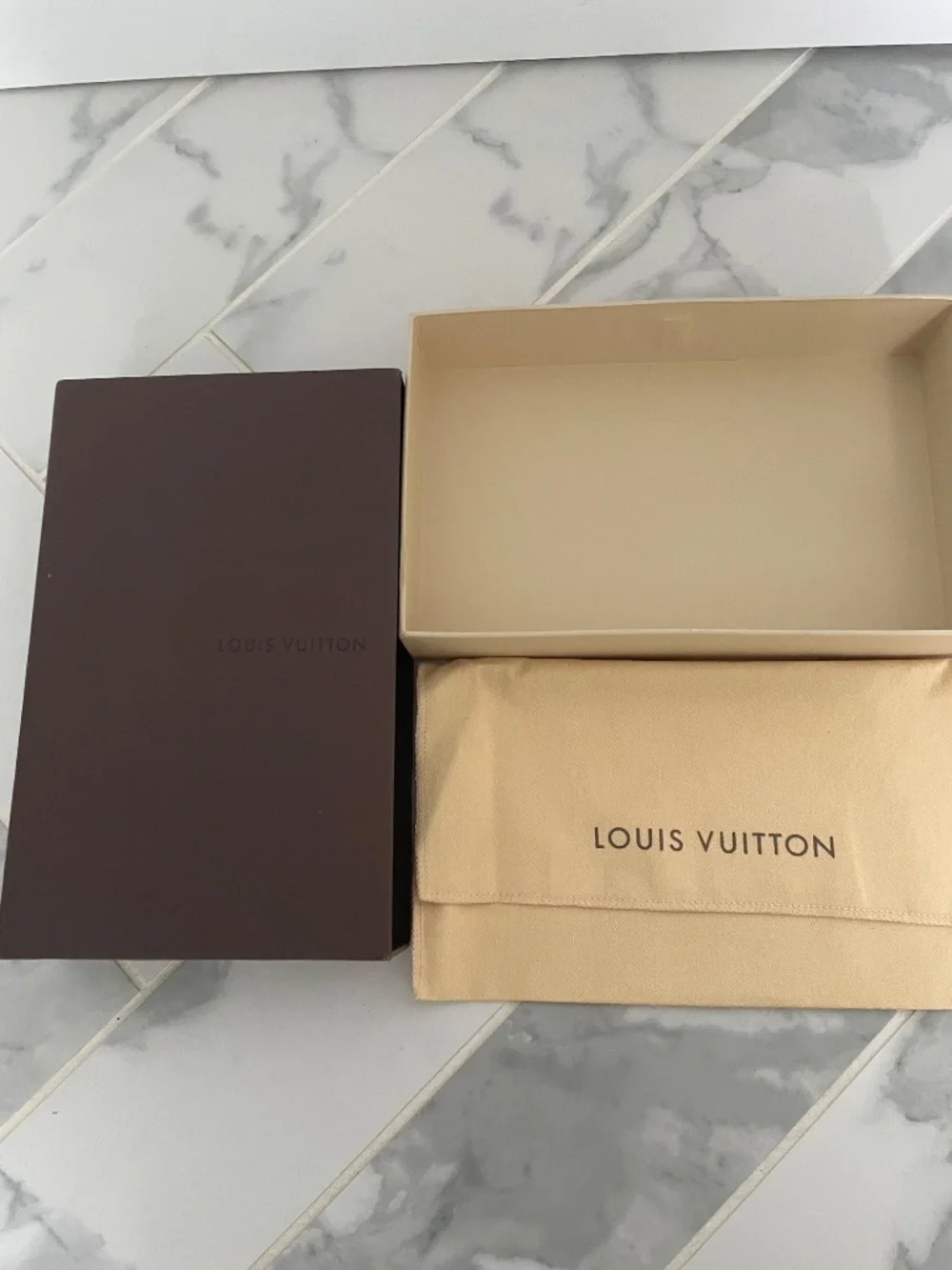 Louis Vuitton Vernis Wallet red patent leather-never used